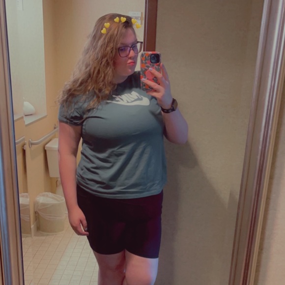 Meet your Posher, Beth - Picture 1 of 1